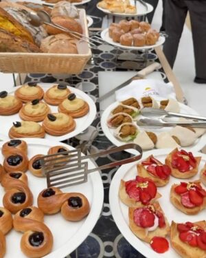 Pranitaa Pandit Instagram - Brunch, but make it ✨magical✨! A feast for the senses at ITC Maratha—where delicious bites meet mystic insights. From mesmerizing magic tricks to tarot revelations and astrological wonders, every moment was sprinkled with a little bit of the extraordinary! Who knew brunch could be this enchanting? ✨♠️🔮🌙 #MagicOnMyPlate #BrunchWithATwist #ITCExperience @itcmaratha