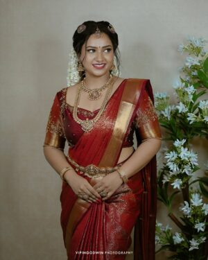 Pratheeksha G Pradeep Instagram - Bride..♥️

@kerala.brides 

#indianbride #indianwedding #wedding #bride #bridalmakeup #weddingphotography #bridal #makeupartist #weddinginspiration #bridaljewellery #bridetobe #bridesofindia #weddingdress #indianwear #makeup #indianjewellery #jewellery #indianweddings #lehenga #southindianbride #punjabibride #bridesmaids #weddingjewellery