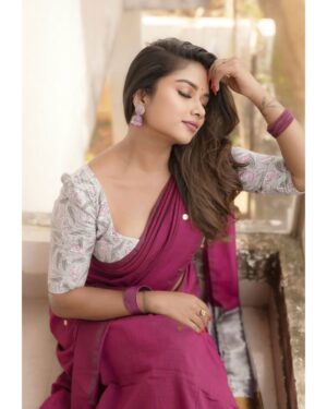 Preethi Sharma Instagram - 🌸🪞🦢

Costumes - @kaarigai.sarees 
Photographer - @camerasenthil 
Makeup - @jeevithamakeupartistry 
Shoot Organized by @rrajeshananda 

#shootmode #photoshoot #sareelove❤️ #casual #preefam☮️ #preevibes☮️ #preelovesyou☮️