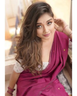 Preethi Sharma Instagram - 🌸🪞🦢

Costumes - @kaarigai.sarees 
Photographer - @camerasenthil 
Makeup - @jeevithamakeupartistry 
Shoot Organized by @rrajeshananda 

#shootmode #photoshoot #sareelove❤️ #casual #preefam☮️ #preevibes☮️ #preelovesyou☮️