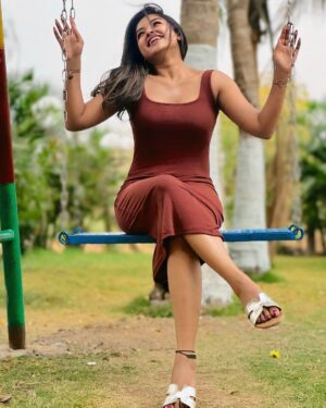 Preethi Sharma Instagram - 🤎🍂🕊️

#gorihaikalaiyan #brownrang #preefam☮️ #preevibes☮️ #preelovesyou☮️