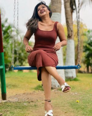 Preethi Sharma Instagram - 🤎🍂🕊️

#gorihaikalaiyan #brownrang #preefam☮️ #preevibes☮️ #preelovesyou☮️