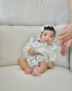 Prima Bhuncharoen Instagram - My baby PIPPA is 3 Months old ! 🩵🤗 @snowowlbaby #pippaxsnowowl สามเดือนที่เรียนรู้กันทุกวันไม่เกินจริงแต่พ่อกับแม่เริ่มสนุกกับการเลี้ยงหนูแล้วหละ หลังจากนี้จะเป็นยังไงต่อไปน้า มีความสุขที่เห็นพัฒนาการหนูในทุกๆวันเลยนะคะ