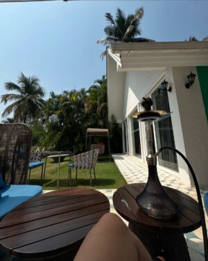 Priya Banerjee Instagram - Goa in 60 seconds with the bestest crew! 
🫶🏻🍹 🌊 ☀️ 🥘 🧿

@w_goa @rockpoolgoa