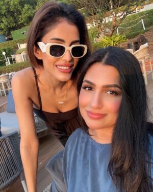 Priya Banerjee Instagram - Goa in 60 seconds with the bestest crew! 
🫶🏻🍹 🌊 ☀️ 🥘 🧿

@w_goa @rockpoolgoa