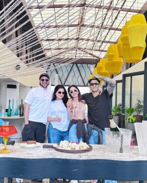 Priya Banerjee Instagram - Goa in 60 seconds with the bestest crew! 
🫶🏻🍹 🌊 ☀️ 🥘 🧿

@w_goa @rockpoolgoa