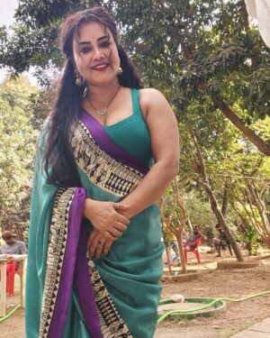 Priya Gamre Instagram - Hello… my lovelies ❤️❤️
#priyagamre #saree