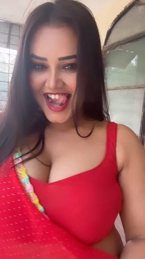Priya Gamre Instagram - Raja jaaniii Hoo… ❤️💋
#priyagamre #reels #reelitfeelit #reelkarofeelkaro #reelsinstagram #reel #trendingreels #viralreels #bhojpuri #bhojpuri_song #bhojpurisong