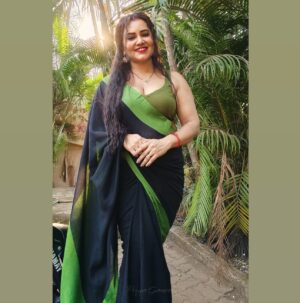 Priya Gamre Instagram - Caption for this ??? 🌹
Comment your caption 
#priyagamre #saree #sareelove
