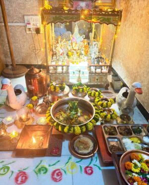Priya Raina Instagram - Herath Poshte : Happy Mahashivratri to each one of you ☺️🙏🌼🔱

Vatukh Pooza: Two Kalash that symbolise Lord Shiva & Maa Parvati along with Ganpati Bappa, Kartikeya, Bhairavas & Ganas are filled with water and walnuts.
MahaShivratri also called Herath in #kashmiri is the king of our festivals. It is believed that every kashmiri girl is incarnation of Parvati and is married to Shiva (incarnation). On Herath (which symbolises the wedding of ‘Shiv-Shakti’ ) we also celebrate all the weddings and pray for divine blessings to stay protected till eternity.

Thank you @urzuv_kashmir @vatsalahali for sending this beautiful #kashmiripheran 🌸
& i absolutely adore this beautiful piece of #Dejhor you have sent me @ratika.kaul 💛

#kashmiripandits #HappyMahaShivratri #herathmubarak #vatukh