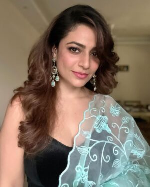 Priya Raina Instagram - All set for #shaadiseason ? Wait @dillisefashion is here for you ✨ 🎉🥳
@priyaaraina in these statement pieces by #DilliSeFashion looks breathtaking 🤩
Select your favourite pieces and DM 💌 or Watsapp us @ 9152105019 for orders & it will be delivered to you in a short while with all the love 💝 

Let’s build a stunning insta family together 💫 🙏🏻

#fashionjewelry #statementjewelry #indianjewellery