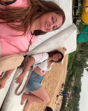 Priya Raina Instagram - #Goa that didn’t make it to the gram 🏝️ 

(Yes i take my forever sweet time to post) 
Btw which bollywood song does this audio remind you of ? Tell me in the comments (hint : it has my name 😉)

#tbt #takemeback 🫠
