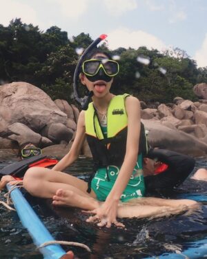 Priya Sangkhachinda Instagram - แล้วเต่าทะเลละ ? (เมื่อไหร่ผมจะเป็นผู้ถูกเลือกลง20รูปได้บ้าง)
ใครมีแพลนไปเกาะเต่า ต้องไปขึ้นเรือ @kohtao_tour เท่านั้น สนุกจนไม่อยากกลับ อยากกินตะลิงปิงอบแห้งของพี่เค้าอีก อร่อยมาก