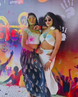 Priyanka Chaurasia Instagram - Bura na mano, Holi hai! (Don’t mind, it’s Holi!)💚💚
#piikuuuu #realrukskhandagale #holivibes #holi #fun #photomood #sexylook #chasmish #swag #colours #blast