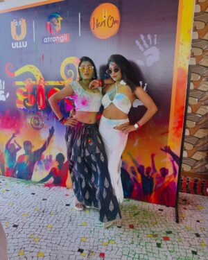Priyanka Chaurasia Instagram - Bura na mano, Holi hai! (Don’t mind, it’s Holi!)💚💚
#piikuuuu #realrukskhandagale #holivibes #holi #fun #photomood #sexylook #chasmish #swag #colours #blast