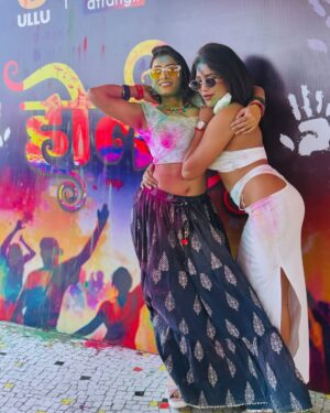 Priyanka Chaurasia Instagram - Bura na mano, Holi hai! (Don’t mind, it’s Holi!)💚💚
#piikuuuu #realrukskhandagale #holivibes #holi #fun #photomood #sexylook #chasmish #swag #colours #blast