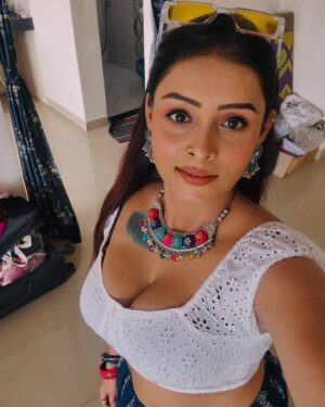Priyanka Chaurasia Instagram - Holi vibes only! ✨🎊Gulaal-Kissed Cheeks! 💖
#fun #k #explorepage #reels #fashion #viral #explore #colorful #official #delhi #food #colour #holivibes #holikadahan #bollywood #rang #instadaily #happiness #dj #photoshoot #picoftheday #gulal #follow #rangbarse #festivals #music #colourful #piikuuuu