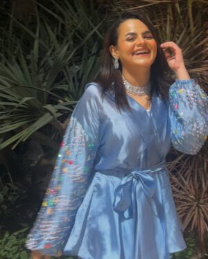 Qudsia Ali Instagram - Wedding shedding 💓🌸

Wearing: @sairanoorofficial 
Hair and Make-up: @sparksalonpk 
Jewelry: @jadenojewellery 
Clicks by: @razajaffriofficial 
Styling: @sajjad_aliofficial 

#qudsiaali #ootd #weddingseason #2025 #instagram #instafashion #instalike