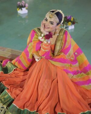 Qudsia Ali Instagram - 🫣🫣

📷: @syedusamaofficial 
👗: @thepinktreecompany 
💄: @iamazeemabbasi 

#qudsiaali #instagram #instagood #ootd #ootdfashion #potd #shendi #shadiseason