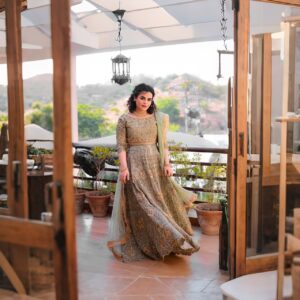 Qudsia Ali Instagram - What do you think of the look?

Dress by: @rizwanahmedofficial_ 
Styling by: @stylebyalishahzad 

#qudsiaali #instagram #instagood #instalike #ootd #ootdfashion #potd #upcoming #drama