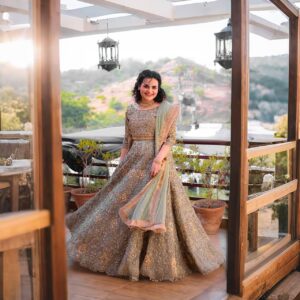 Qudsia Ali Instagram - What do you think of the look?

Dress by: @rizwanahmedofficial_ 
Styling by: @stylebyalishahzad 

#qudsiaali #instagram #instagood #instalike #ootd #ootdfashion #potd #upcoming #drama