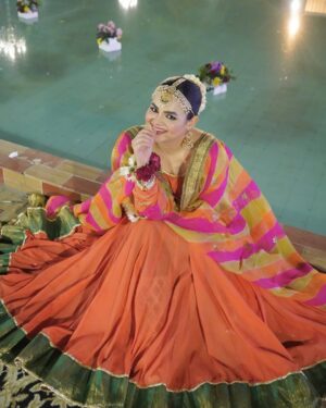 Qudsia Ali Instagram - 🫣🫣

📷: @syedusamaofficial 
👗: @thepinktreecompany 
💄: @iamazeemabbasi 

#qudsiaali #instagram #instagood #ootd #ootdfashion #potd #shendi #shadiseason