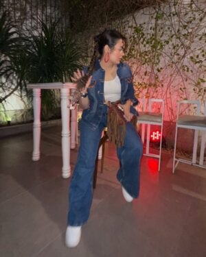 Qudsia Ali Instagram - This was supposed to be posted earlier but iz okaayy

#sunday #sundaypost #qudsiaali #instagram #instagood #instafashion #potd
