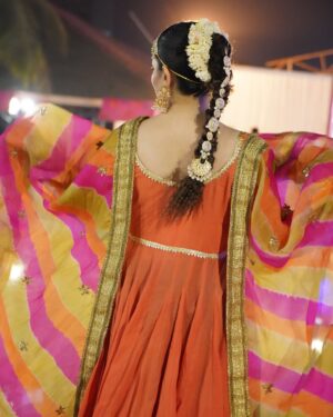 Qudsia Ali Instagram - 🫣🫣

📷: @syedusamaofficial 
👗: @thepinktreecompany 
💄: @iamazeemabbasi 

#qudsiaali #instagram #instagood #ootd #ootdfashion #potd #shendi #shadiseason