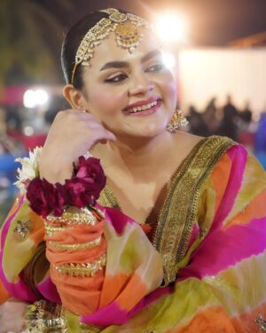 Qudsia Ali Instagram - 🫣🫣

📷: @syedusamaofficial 
👗: @thepinktreecompany 
💄: @iamazeemabbasi 

#qudsiaali #instagram #instagood #ootd #ootdfashion #potd #shendi #shadiseason
