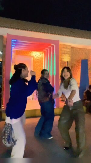 Qudsia Ali Instagram - Unexpected collab 🌸🌸

@rehamrafiq @zarmeenayusuf___ 

#qudsiaali #rehamrafiq #zarmeenayusuf #reelitfeelit #reelkarofeelkaro #instareels #votd #dance