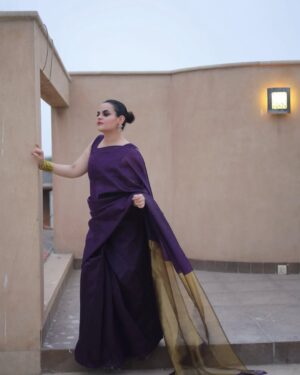 Qudsia Ali Instagram - 🫠🫠
@saareeka_official 
@razajaffriofficial @qt.mua 

#saree #qudsiaali #instagram #instagood #ootd #ootdfashion #potd #instadaily
