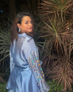 Qudsia Ali Instagram - Wedding shedding 💓🌸

Wearing: @sairanoorofficial 
Hair and Make-up: @sparksalonpk 
Jewelry: @jadenojewellery 
Clicks by: @razajaffriofficial 
Styling: @sajjad_aliofficial 

#qudsiaali #ootd #weddingseason #2025 #instagram #instafashion #instalike