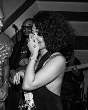 RAYE Instagram - Meanwhileee, at 3am, somewhere on Sunset blvd, on a school night…🫀🎷🌆🍷🎤 xxx

@candytman 📸
