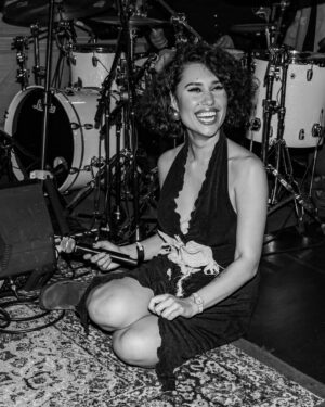 RAYE Instagram - Meanwhileee, at 3am, somewhere on Sunset blvd, on a school night…🫀🎷🌆🍷🎤 xxx

@candytman 📸