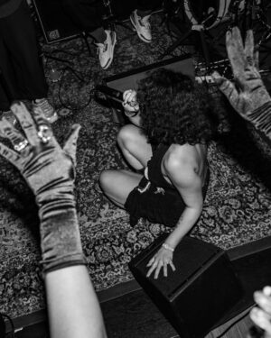 RAYE Instagram - Meanwhileee, at 3am, somewhere on Sunset blvd, on a school night…🫀🎷🌆🍷🎤 xxx

@candytman 📸