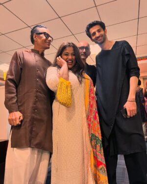 RJ Malishka Instagram - FAM wali Diwali:) Thankyou @emmayentertainment and @nikkhiladvani for more than one fab thing this Season 😄❤️❤️❤️The Diwali party is definitely one of them. The other we shall let the world discover soon. What a lovely eve with colleagues of a different era❤️ and with the ones who encouraged our endeavour after a glimpse❤️❤️❤️All of them are in these photos 😄
#happydiwali