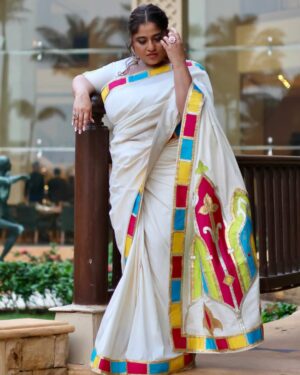 RJ Malishka Instagram - Promotions for #FreedomAtMidnight  that you guys absolutely Love.
Thankyou for all the ❤️❤️❤️. 
The tale  of Sarojini Naidu told in This gorgeous sari by : @gulabobyabusandeep @abujanisandeepkhosla .
Accessories: @azotiique @rahejavarun 
HMU : @avedaxnykaa.salon.mumbai @aabhapusalkar  Shoes: @thecaistore 
Styled by: @srishti_k 
Managed by : @lifeatcollectiveartistsnetwork and @sheetalgoklaney_official .  The Background song: One that should melt the hearts of men fr ❤️ Shoutout to Rekhaji 🤗 @rekha_bhardwaj