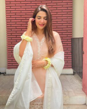 Rabab Hashim Instagram - ✨️✨️✨️

👗  @zainabchottaniofficial 💕
 
#Eid2022 #RababHashim