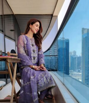 Rabab Hashim Instagram - Eid Mubarak to you all! ❤ 💫

#AsimJofa #IWearAsimJofa #MeraHaseenJora  #Festive2022  #Eidulfitar2022 #RababHashim
