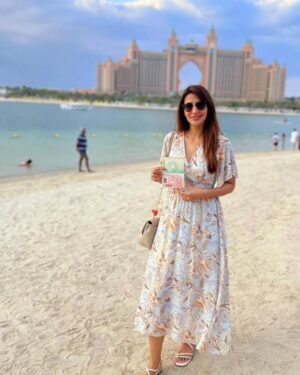 Rabab Hashim Instagram - Really honored to have received the Golden Visa from UAE 🇦🇪 

Thank you to all the official departments @dubaiculture @gdrfadubai @visit.dubai @visitdubai.ar @uaeicp @dubai and a big thank you to @muhammadmoazzamqureshi1

#RababHashim