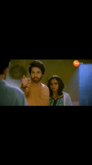 Rachana Mistry Instagram - Akash ki badtameezi par Suraj aaya lagaane rok, kya ab badhengi Jagriti aur uske rishtey mein nazdeekiyaan? Dekhiye #JagritiEkNayiSubah, 10th March, raat 8:30 baje, sirf #ZeeTV par. 
#Jagriti #Suraj #Akash #NayaDaurNayaNazariya #Promo

@vijayendrakumeria @rachana.mistry.1604 @sagarparekh0111