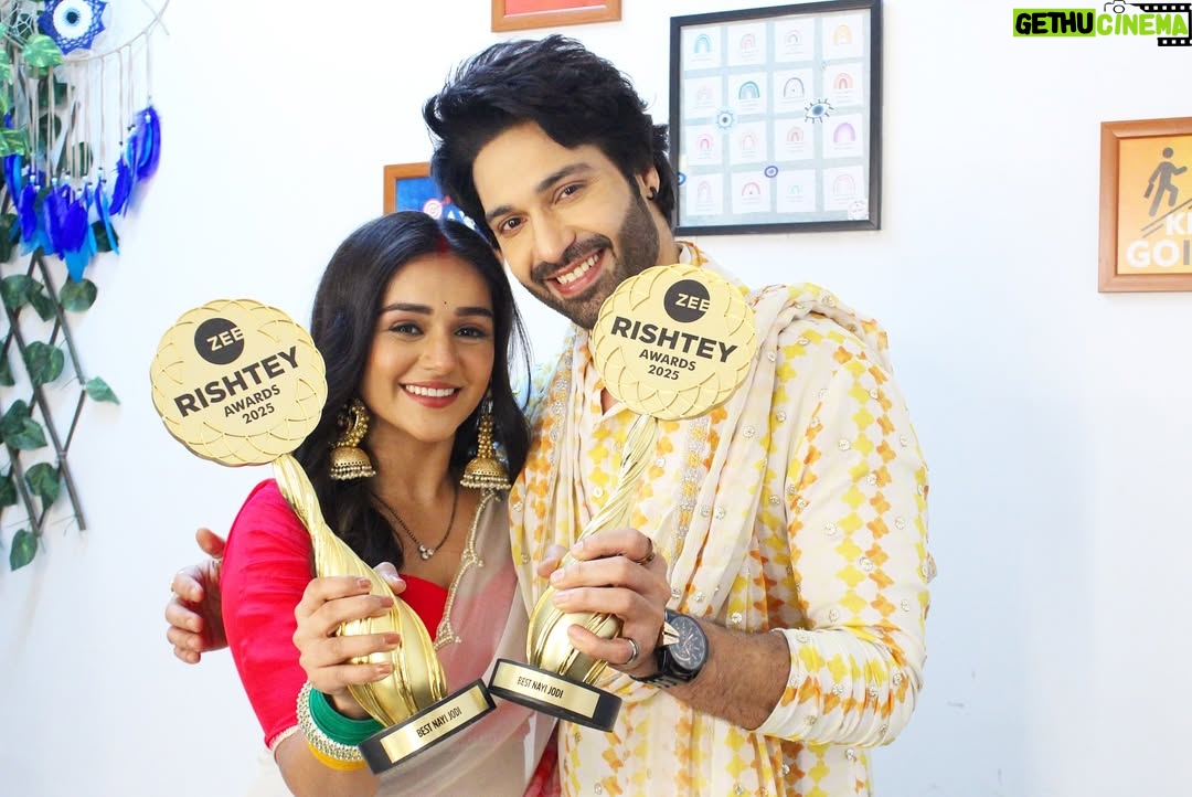 Rachana Mistry - 7.9K Likes - Suraj & Jagriti are the new Tom & Jerry in town 😬
#sujag : The Best New Jodi #zeerishteyawards2025
Thank you everyone for your acceptance in such a short time span. ♥️ We promise to entertain you with our nok jhok 😉
Keep watching #jagritieknayisubah everyday at 8:30 PM on @zeetv