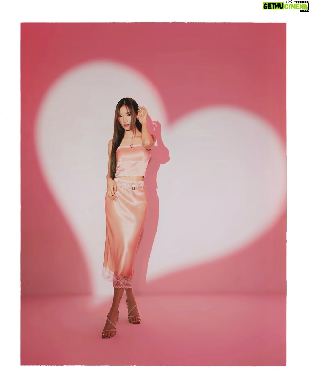 Rachanun Mahawan - 113.7K Likes - 🫀
XS Production
@shootdee_xsproduction
D-Portrait by Shoot dee
@d.portrait.shootdee
Photographer
@3rdfriday
Producer
@ampmean
Location
Shoot dee photographer service
Stylist @art_artery
Style Assistant @spnn.ap
Wardrobe @disayaofficial @deform_official @rogervivier
Make-up @armytoast
Make-up Assistant @mechez @leakloukkaewsika
Hair : @spophair