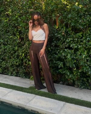 Rachel Lindsay Instagram - In my music era 🤎🐻 #grammys 
Top: @aliceandolivia 
Pants: @therandirahm 
Hair: @kiyahwright1 @muzehairbeauty