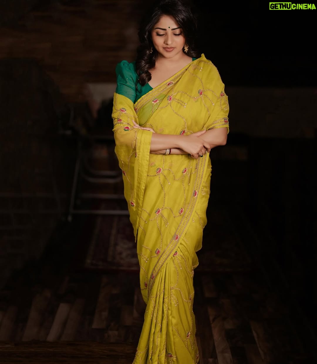 Rachita Ram - 176.2K Likes - ✨
Wearing @raw_mango Jewellery @arnav_jewellery Styling @varshini_janakiram Makeup by @keerthiram28 Hair by @makeover_by_praveen photography @storiesby.rg