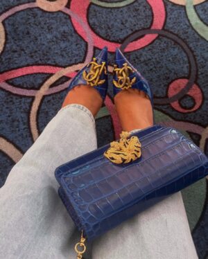 Rada Cheang Instagram - Bumps and pumps don’t go together. My feet were swollen by the end of the day…..are we supposed to wear sneakers and flats? Ladies, what are your favorite pair of shoes through out your mommy to be season? 👠👟🥿