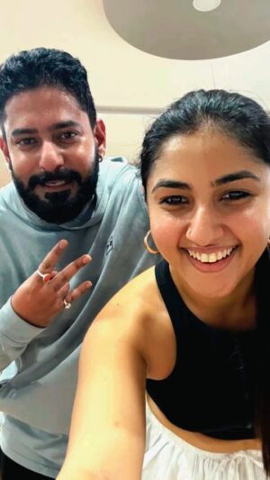 Ragini Prajwal Instagram - Cardio on a treadmill?? Nah! We got something more fun for sure!🔥💯 Whatsay kanna😁 @prajwaldevaraj
.
Trying out shuffle moves together after our workout routines! Trust me, it's a natural Dopamine Boost!😁👌
.
#postworkout #shuffledance #partnerinprime #justbeingPRAG #lovefordance