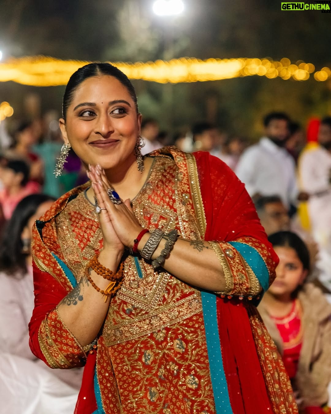 Raja Kumari - 48.3K Likes - Couldn’t have planned a better release for Kashi to Kailash 🔱 Thank you @gurudev @artofliving and @siddhantbhatia for inviting me to perform for Maha Shivaratri. It was an unforgettable night ❤️
Wearing @ritukumarhq @labelritukumar @neh0320
Jewelry @sangeetaboochra
Styled by @tryagaintoobad @styled_by_meera
Glam by @riyasheth.makeuphair
Shot by @amalabrahamshaji_
Thank you to @wfacofficial @srivinow @abbishekrmehrra for everything!