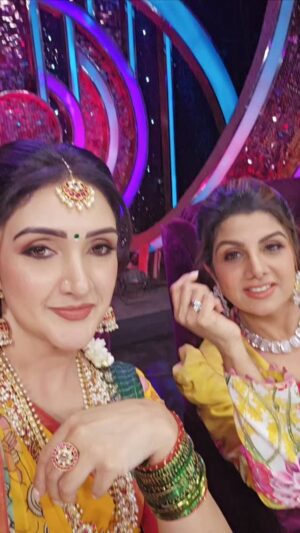 Rambha Instagram - JUST FOR FUN :) @iamsandy_off  is shooting day night since 3days.In the middle of noisy sounds how can he sleep so peacefully?♡@sridevi_vijaykumar and me made this video on sets of Jodi Are You Ready 2 #jodiareyouready#dance #vijaytv #jodiseason2 #televisions #choreography #actor #actress #southindia #costume #judge #shooting #day #nightout #funny #emoji #sleep #workingmum