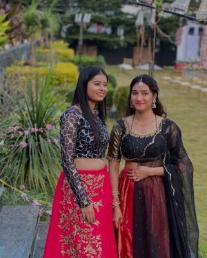 Ramola Instagram - "Love is the greatest
gift when given. It is the
highest honor when received.."! ❤️💐 
.
.
#bestindianwedding #actresslife #frnds #marraigecelebration #chikmanglurresort #friendmarriage #frenship_goals #bestfriendsforever